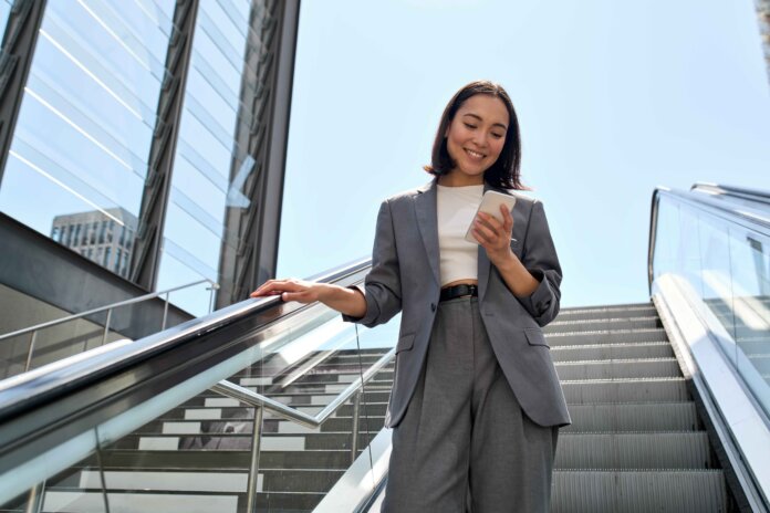 Smiling,Young,Asian,Business,Woman,Wearing,Suit,Standing,On,Urban