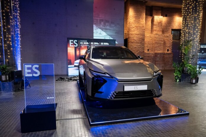 Toyota_Lexus_mutimodel_bemutato_Varkert_Bazar (19)