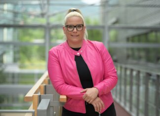 RISZTOV ÉVA BOCHKOR GÁBORRAL FOLYTATJA