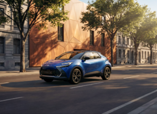 10 ÉVES A TOYOTA C-HR