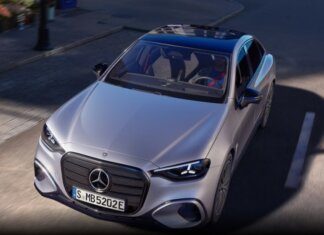AZ ÚJ, TISZTÁN ELEKTROMOS MERCEDES-BENZ C-OSZTÁLY